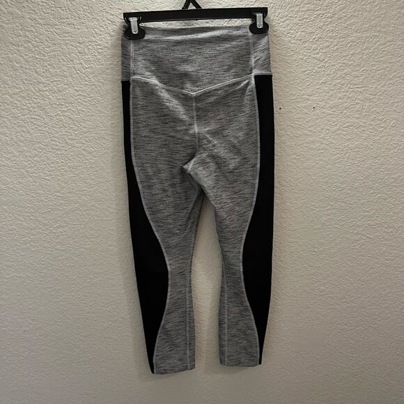 Nike Dri-FIT Gray Black Colorblock Leggings Cropped Women’s Small Athleisure - Picture 5 of 7